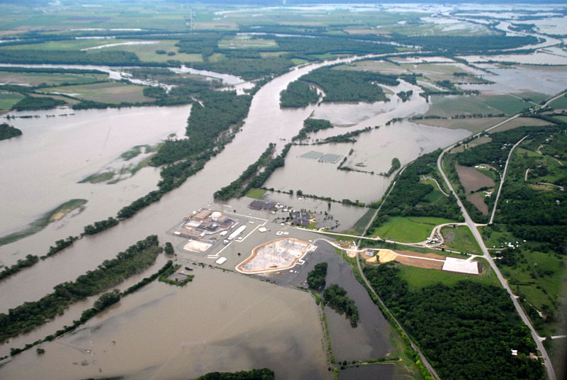 АЭС Форт-Калхун во время наводнений на Миссури в 2011 году