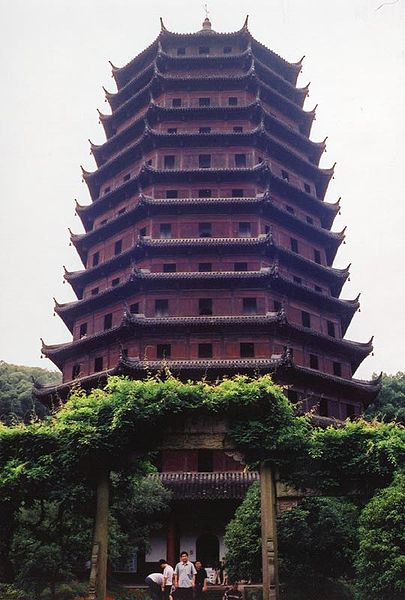 Пагода Шести Гармоний (Люхэта) на берегу Цяньтана.