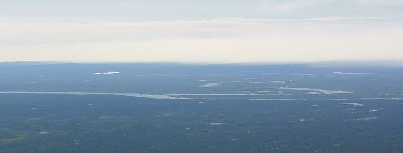 Впадение Рыбной (извилистая река в верхней части снимка) в Норилку