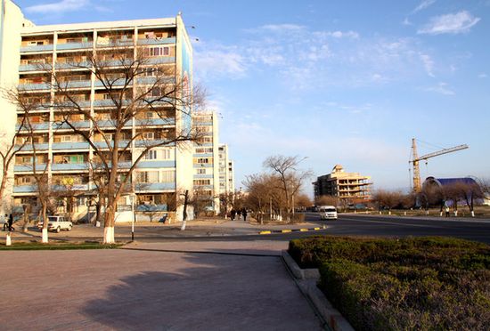 Девятиэтажки близ приморского сквера и памятника Т.Г. Шевченко (4 мкр-н).